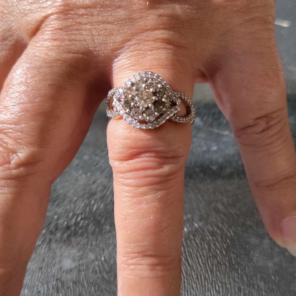 10K 1.50CTW Diamond Ring - Picture 5 of 11